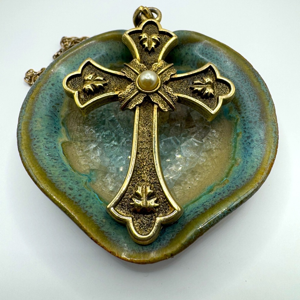 Vintage SARAH COVENTRY Peace Cross Gold Tone & Pearl 1975 Limited Ed .. Signed